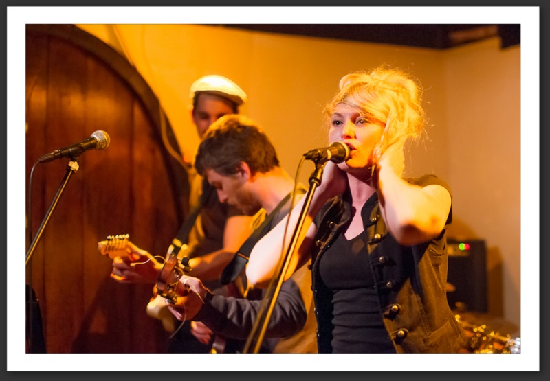 Les Dessous de la Vie Bar King